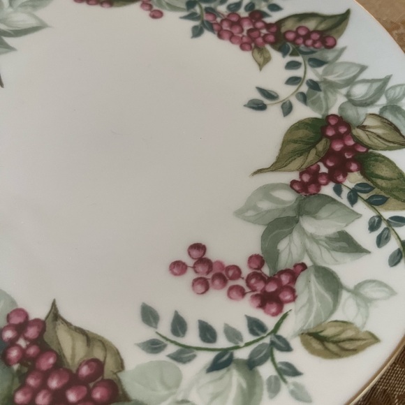 Restoration Hardware ‘Festive Berry’ Pattern Dishes (5) - Picture 3 of 4